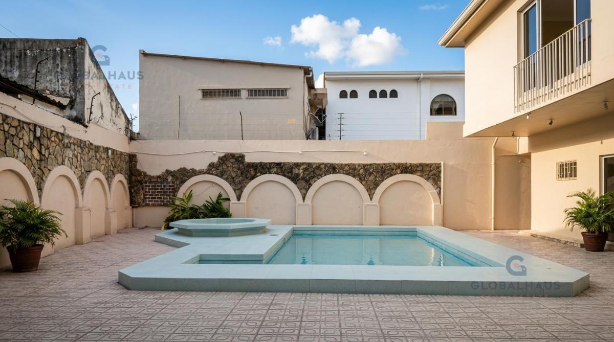 Venta Casa Rentera con Piscina en Barrio del Centenario, 3 Departamentos. J. C. Guayas — imagen 10