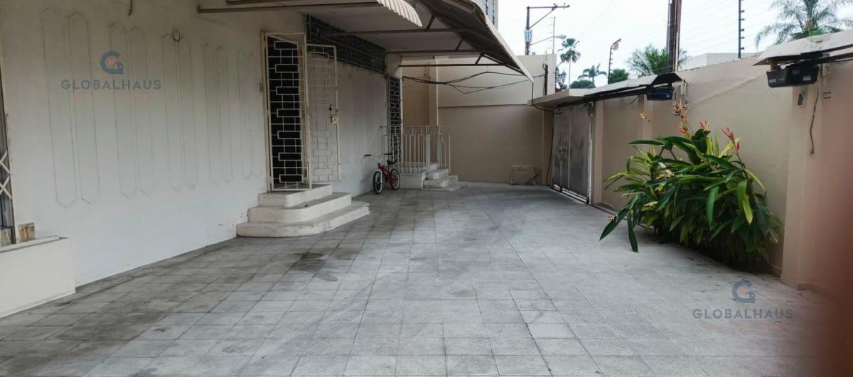 Venta Casa Rentera con Piscina en Barrio del Centenario, 3 Departamentos. J. C. Guayas — imagen 5
