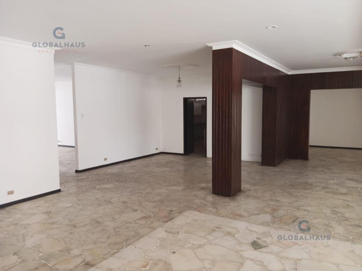 Venta Casa Rentera con Piscina en Barrio del Centenario, 3 Departamentos. J. C. Guayas — imagen 3