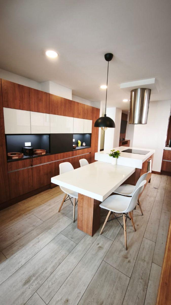 Exclusivo Departamento de Lujo, 3 Dorm. Amoblado, Sector La Carolina — imagen 1
