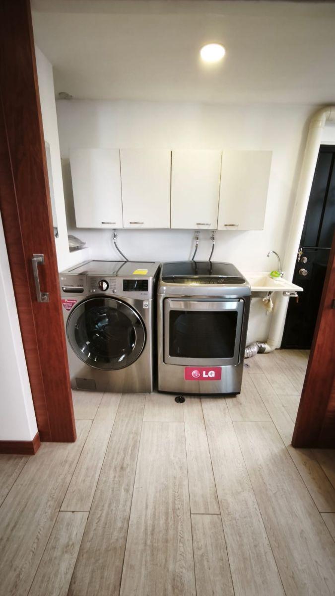 Exclusivo Departamento de Lujo, 3 Dorm. Amoblado, Sector La Carolina — imagen 3