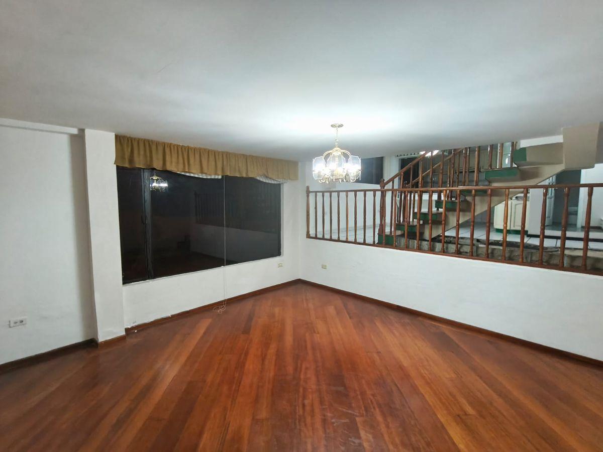 Urb El Condado Alquilo Departamento de 3 Dorm. 150 m² — imagen 9