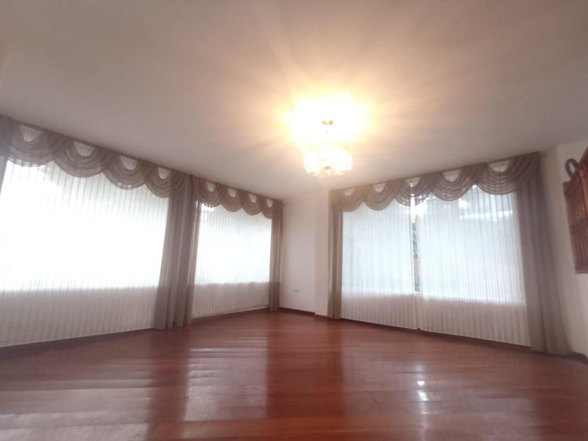 Urb El Condado Alquilo Departamento de 3 Dorm. 150 m² — imagen 7