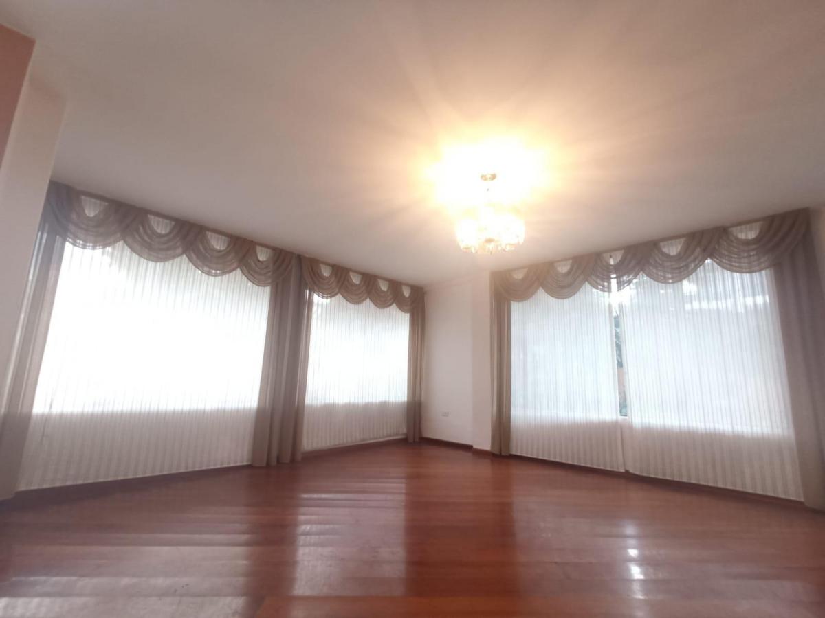 Urb El Condado Alquilo Departamento de 3 Dorm. 150 m² — imagen 6