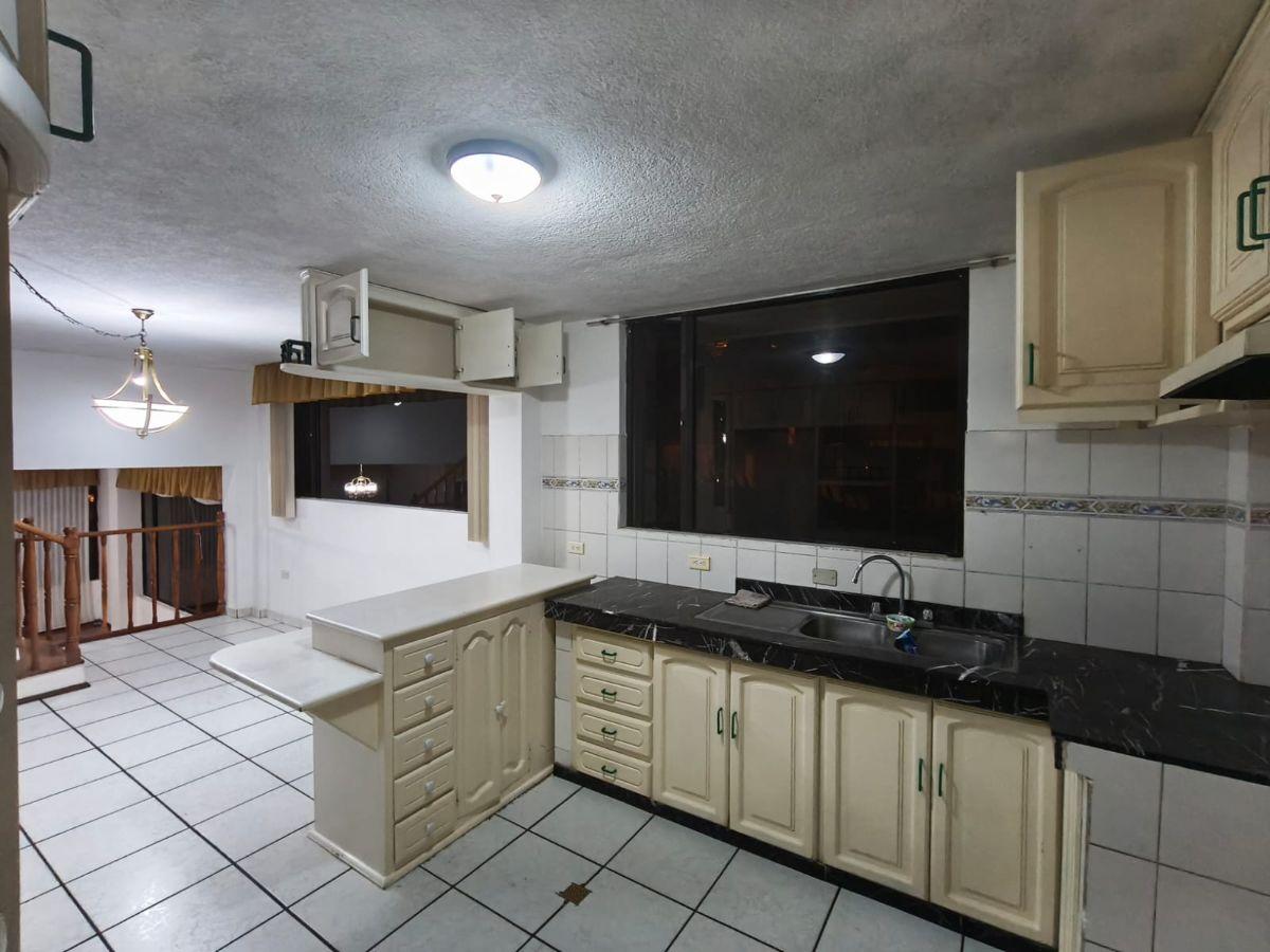 Urb El Condado Alquilo Departamento de 3 Dorm. 150 m² — imagen 5