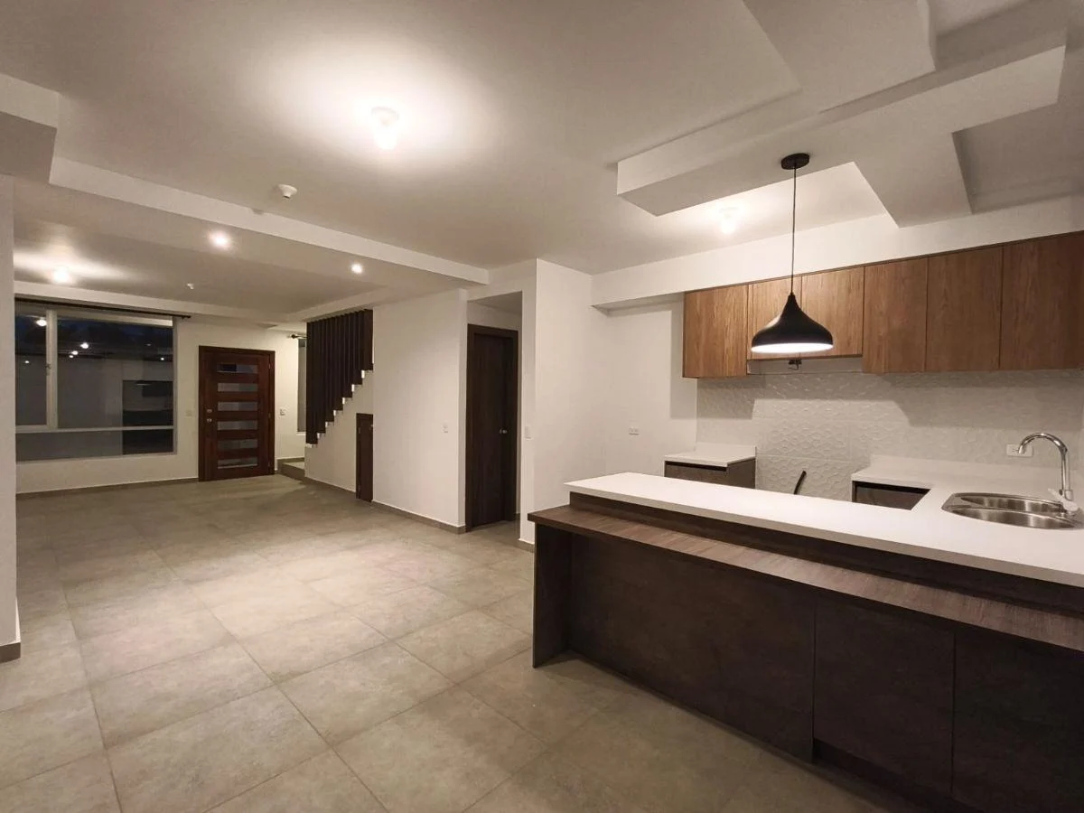 Casas por Estrenar de Venta en El Sector de La Pampa Dentro de Urbanización en Conjunto de 4 Casas — imagen 7