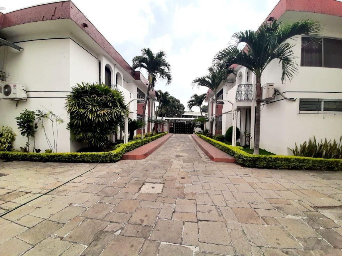 Vendo Departamento en Urdesa Central, Guayas — imagen 8