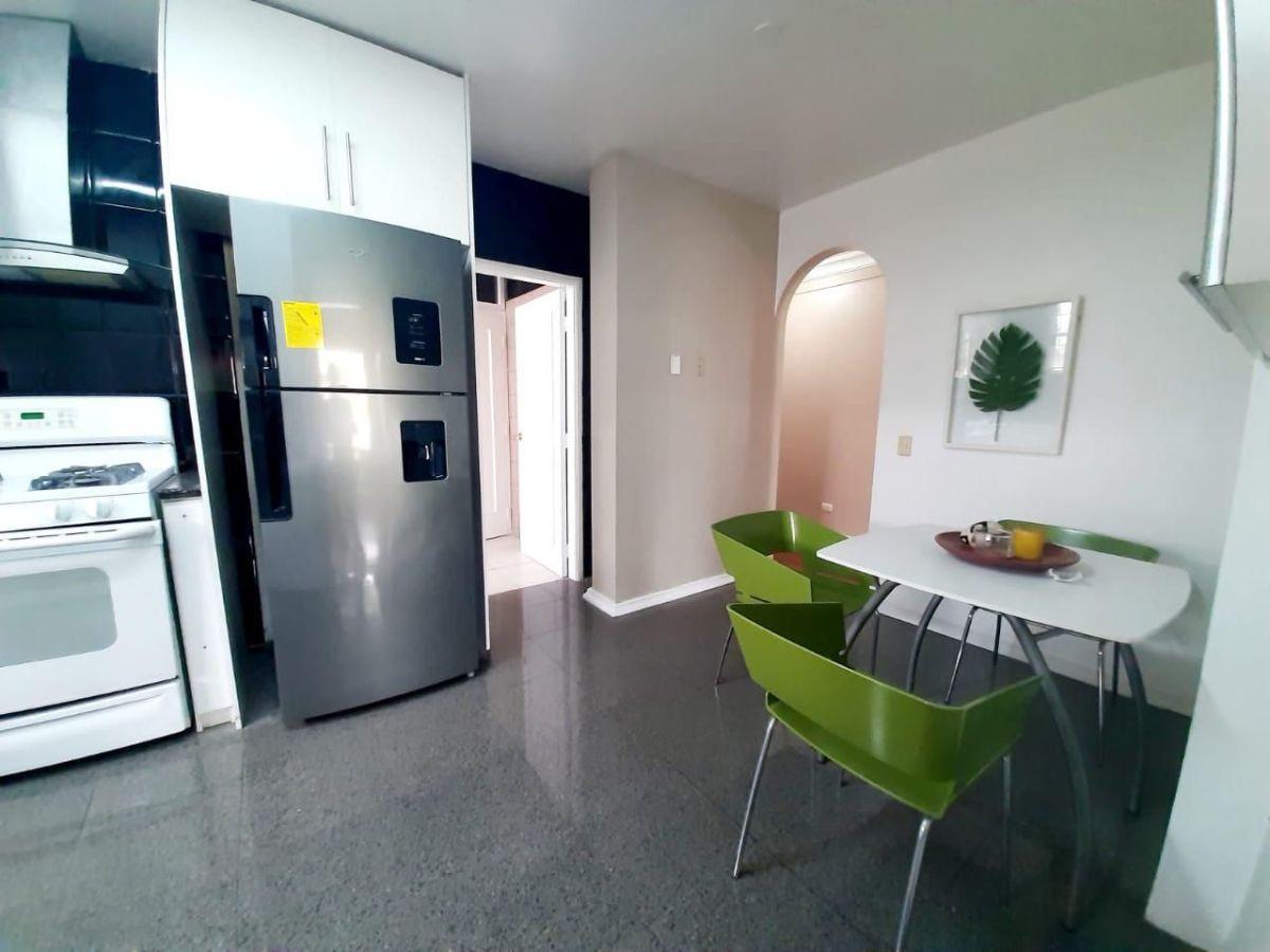 Vendo Departamento en Urdesa Central, Guayas — imagen 3