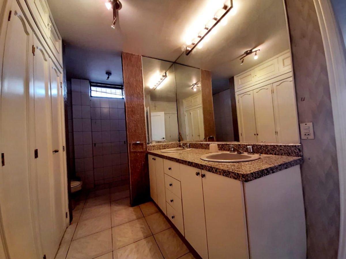 Vendo Departamento en Urdesa Central, Guayas — imagen 2