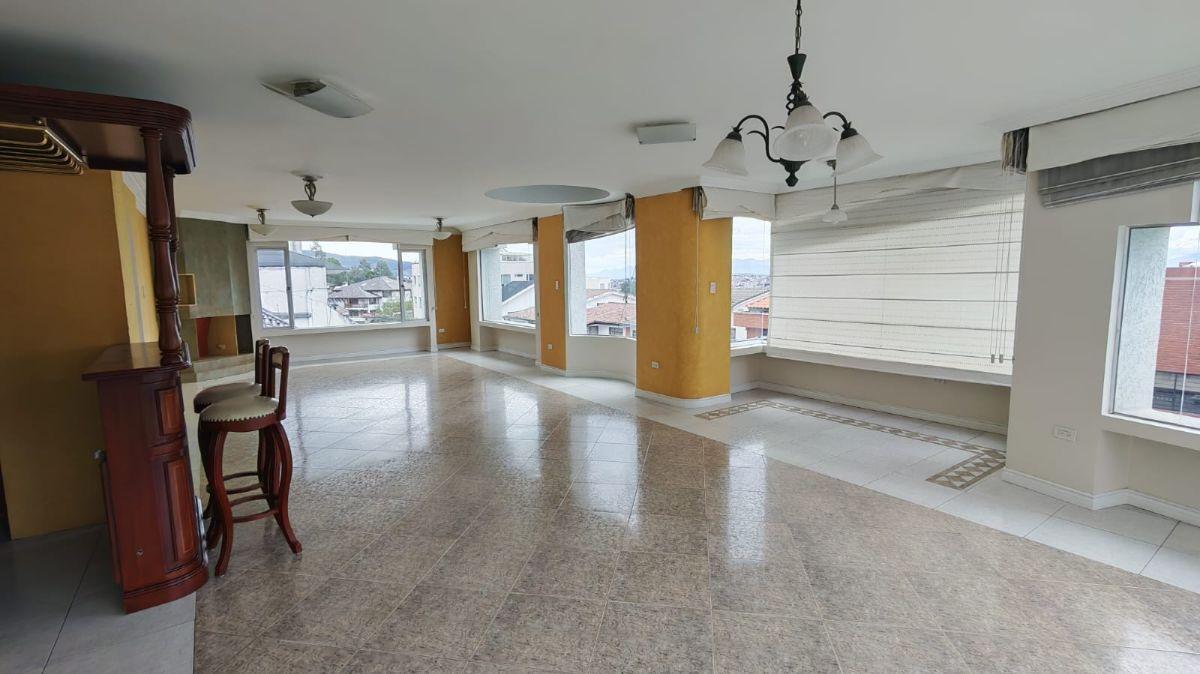 Venta Departamento de 3 Pisos, 4 Dorm., 2 Parqueaderos con Bbq y Terraza Propia — imagen 10