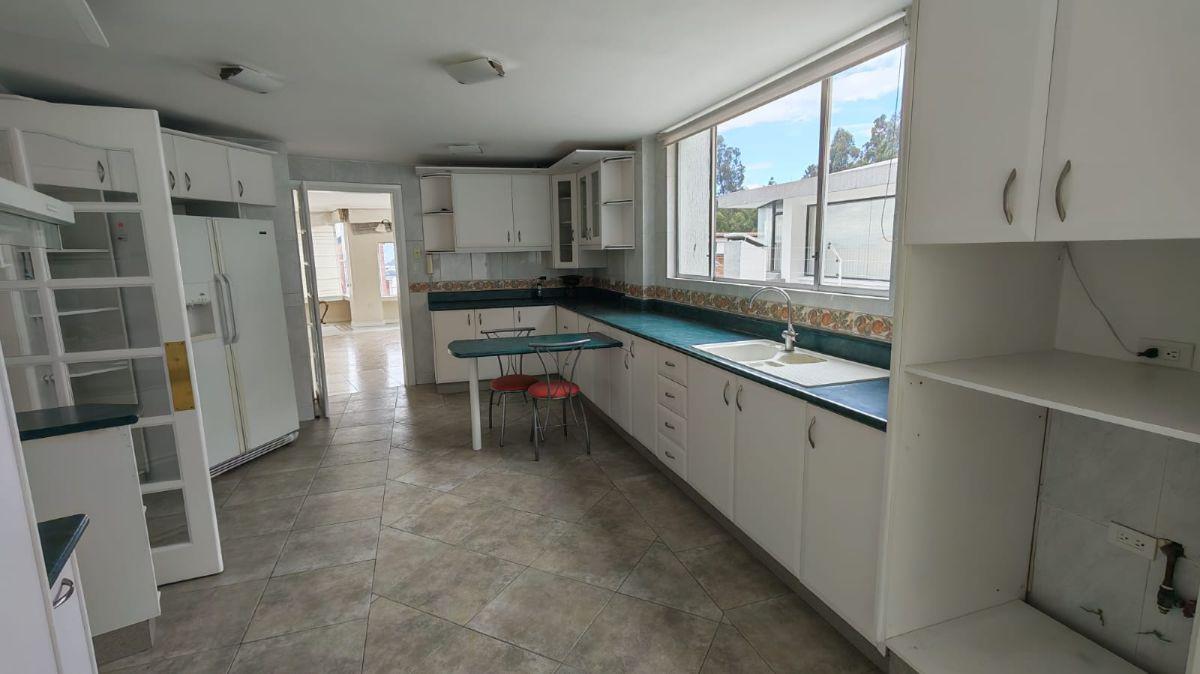 Venta Departamento de 3 Pisos, 4 Dorm., 2 Parqueaderos con Bbq y Terraza Propia — imagen 9