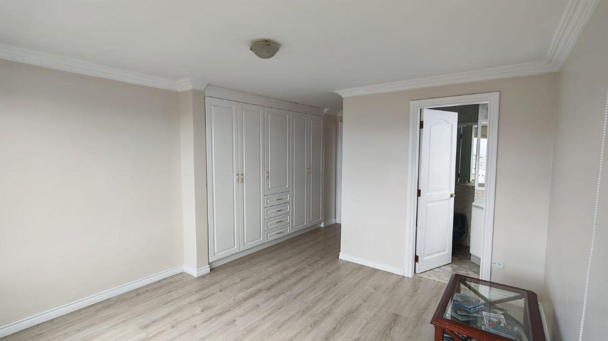Venta Departamento de 3 Pisos, 4 Dorm., 2 Parqueaderos con Bbq y Terraza Propia — imagen 7