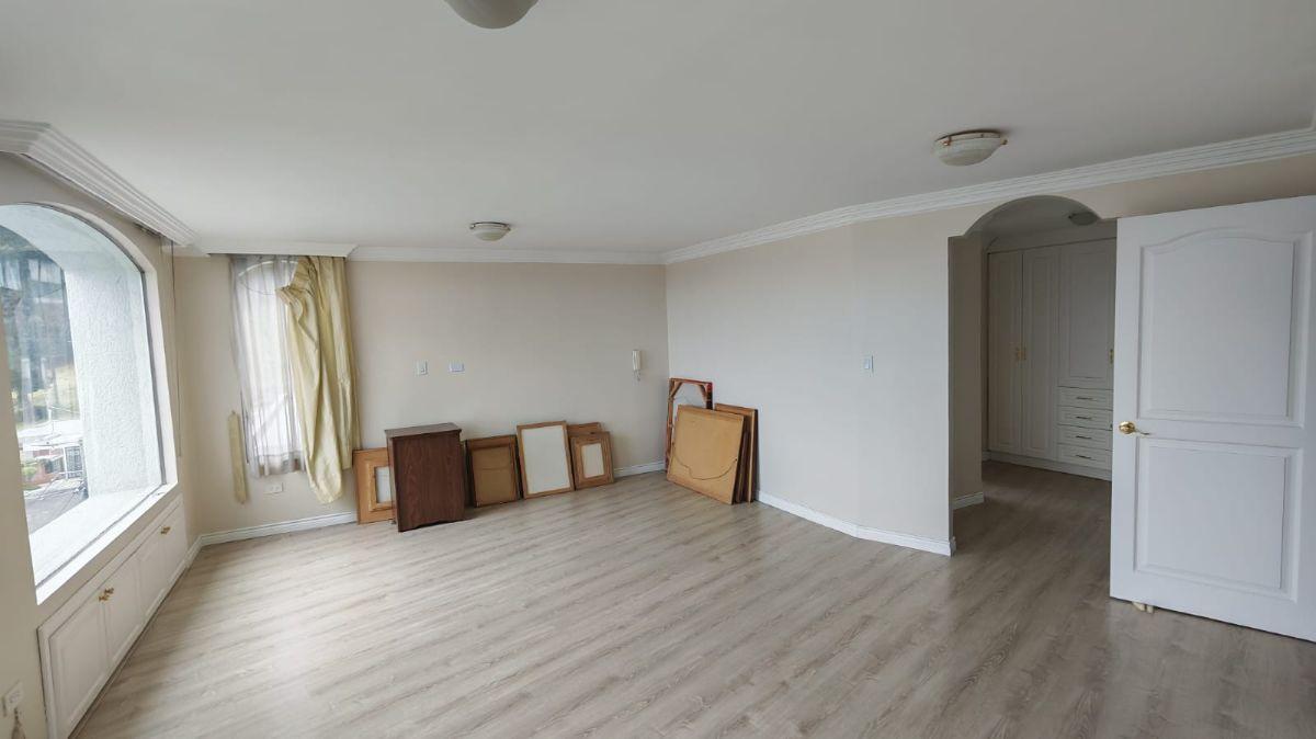 Venta Departamento de 3 Pisos, 4 Dorm., 2 Parqueaderos con Bbq y Terraza Propia — imagen 5