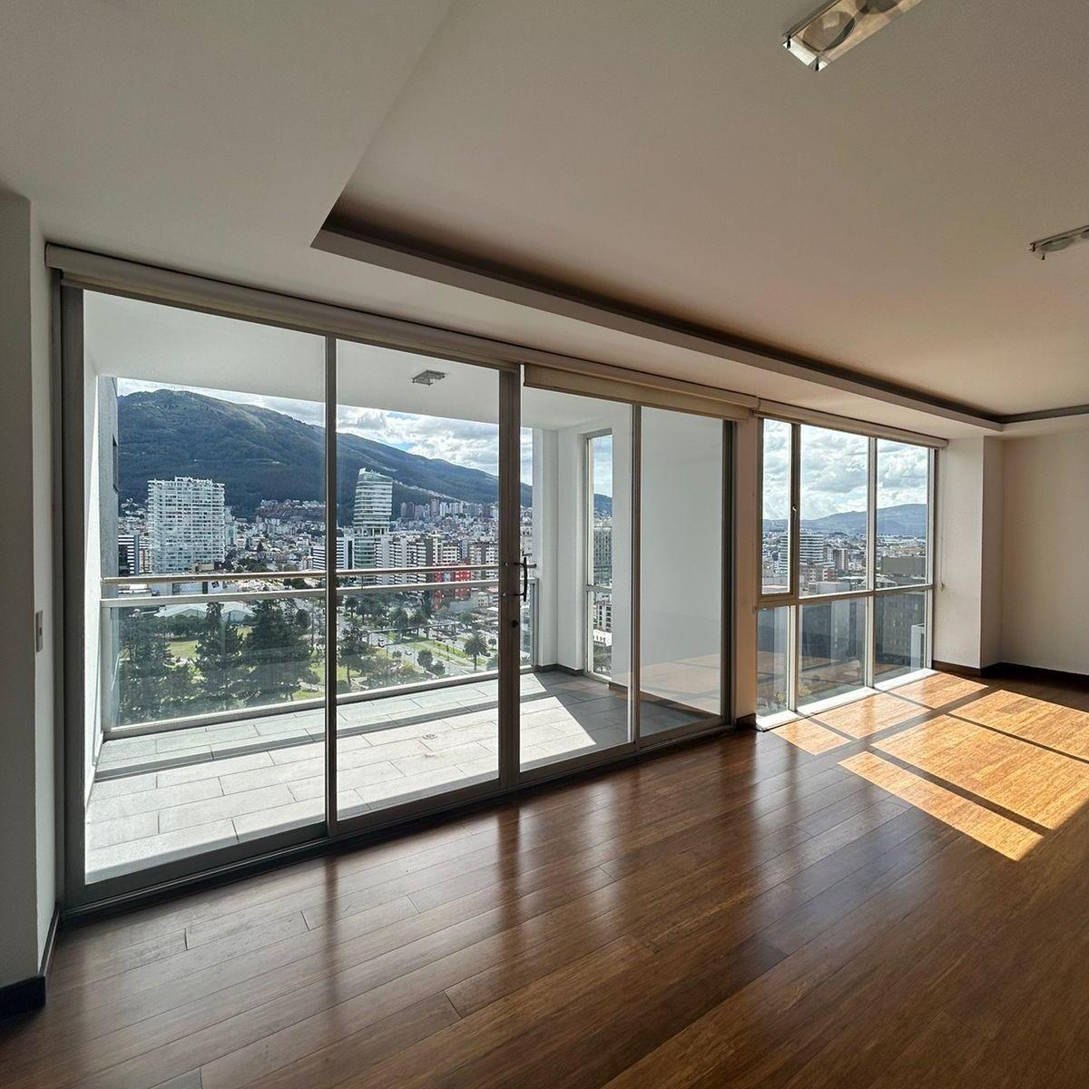 Hermoso Pent - House 310 m² Quicentro. Vista Espectacular Usd 530.000 — imagen 1