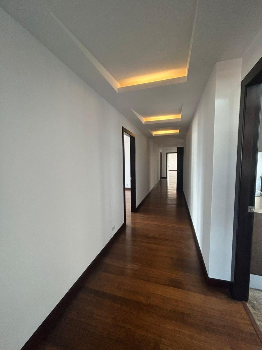 Hermoso Pent - House 310 m² Quicentro. Vista Espectacular Usd 530.000 — imagen 2