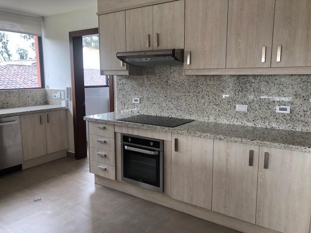 Vendo Hermoso Departamento Duplex / Sector Gonzalez Suarez — imagen 6