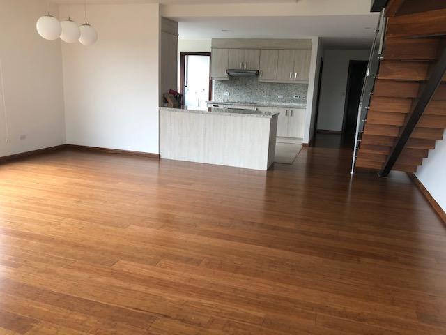 Vendo Hermoso Departamento Duplex / Sector Gonzalez Suarez — imagen 3