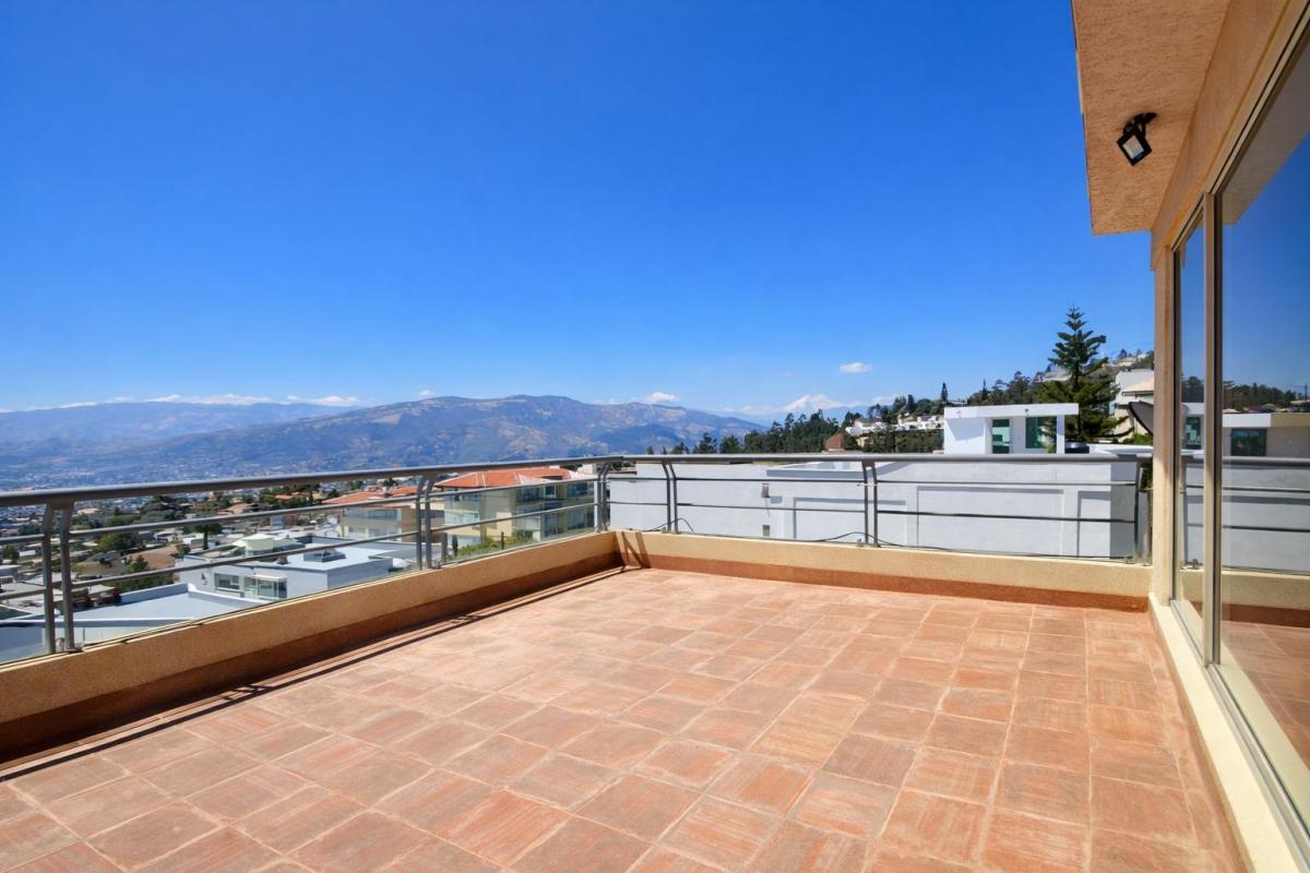 Departamento Dúplex en Venta en Vista Grande Cumbayá con Vista — imagen 4