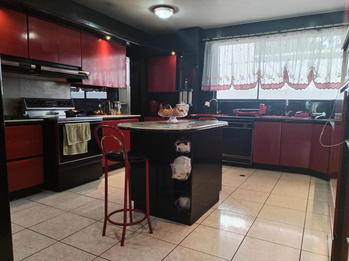 Casa Independiente en Venta con Sauna, Hidromasaje, Discoteca, Altillo Sector Brasil — imagen 6