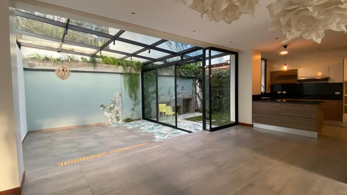 Exclusivo Dúplex de 3 Dorm. en Cumbayá - Tumbaco | Jardín Privado — imagen 2