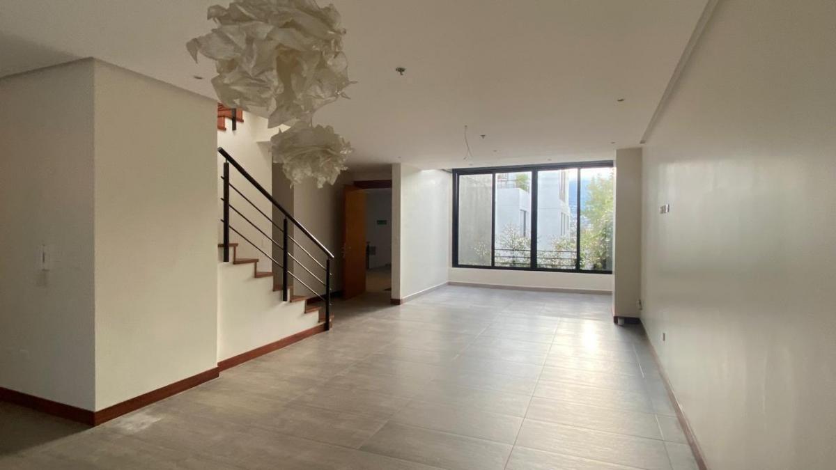 Exclusivo Dúplex de 3 Dorm. en Cumbayá - Tumbaco | Jardín Privado — imagen 6