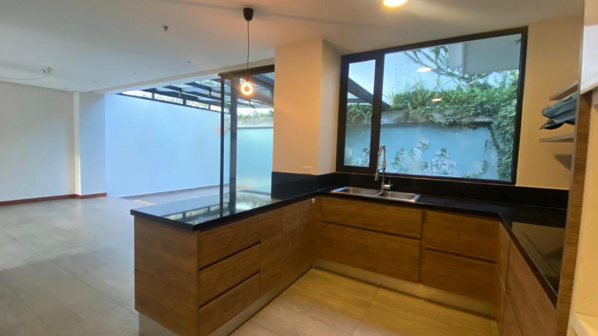 Exclusivo Dúplex de 3 Dorm. en Cumbayá - Tumbaco | Jardín Privado — imagen 4