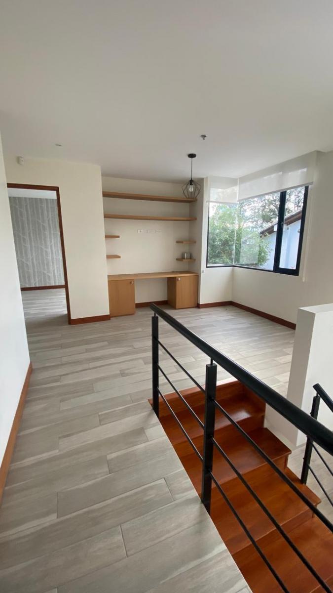 Exclusivo Dúplex de 3 Dorm. en Cumbayá - Tumbaco | Jardín Privado — imagen 2