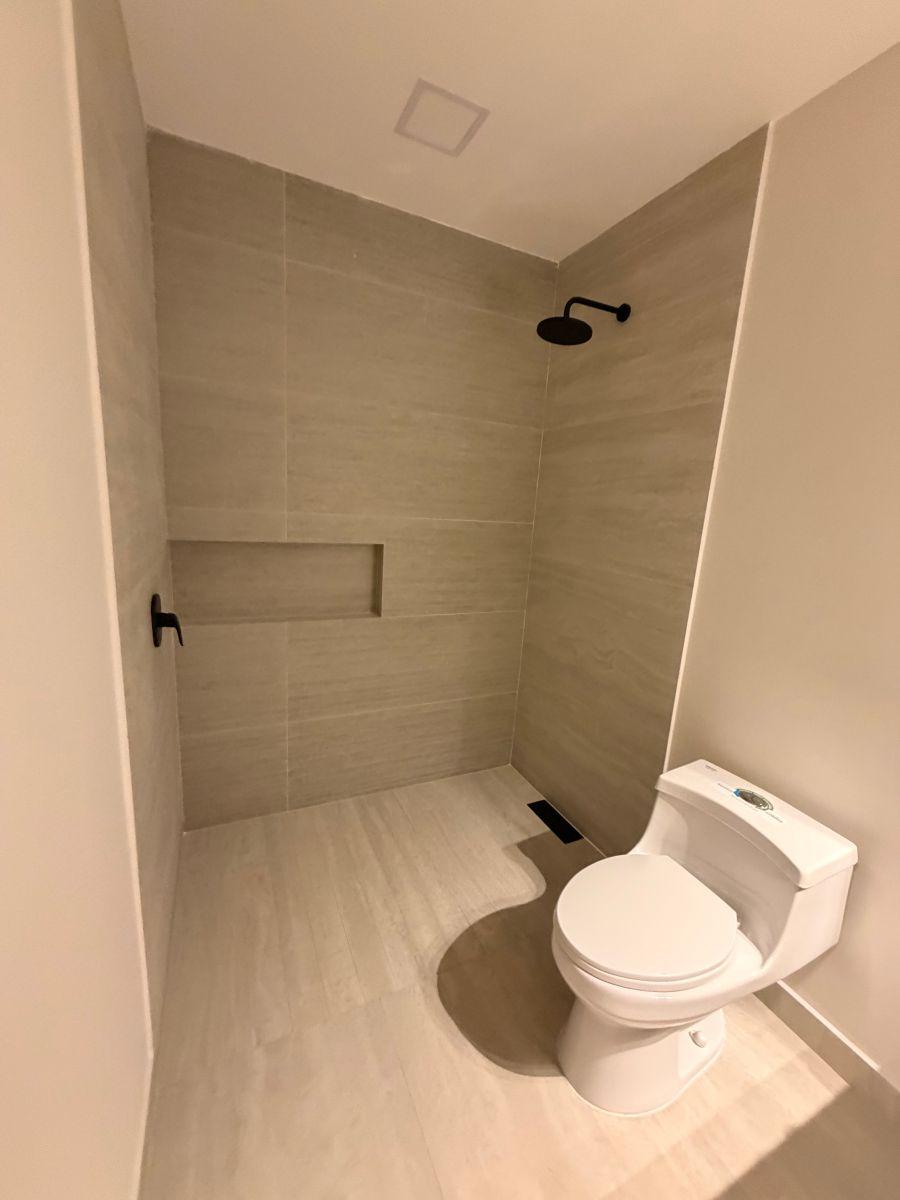 Venta Moderna Suite con Amplio Jardín por Estrenar en Tumbaco — imagen 7