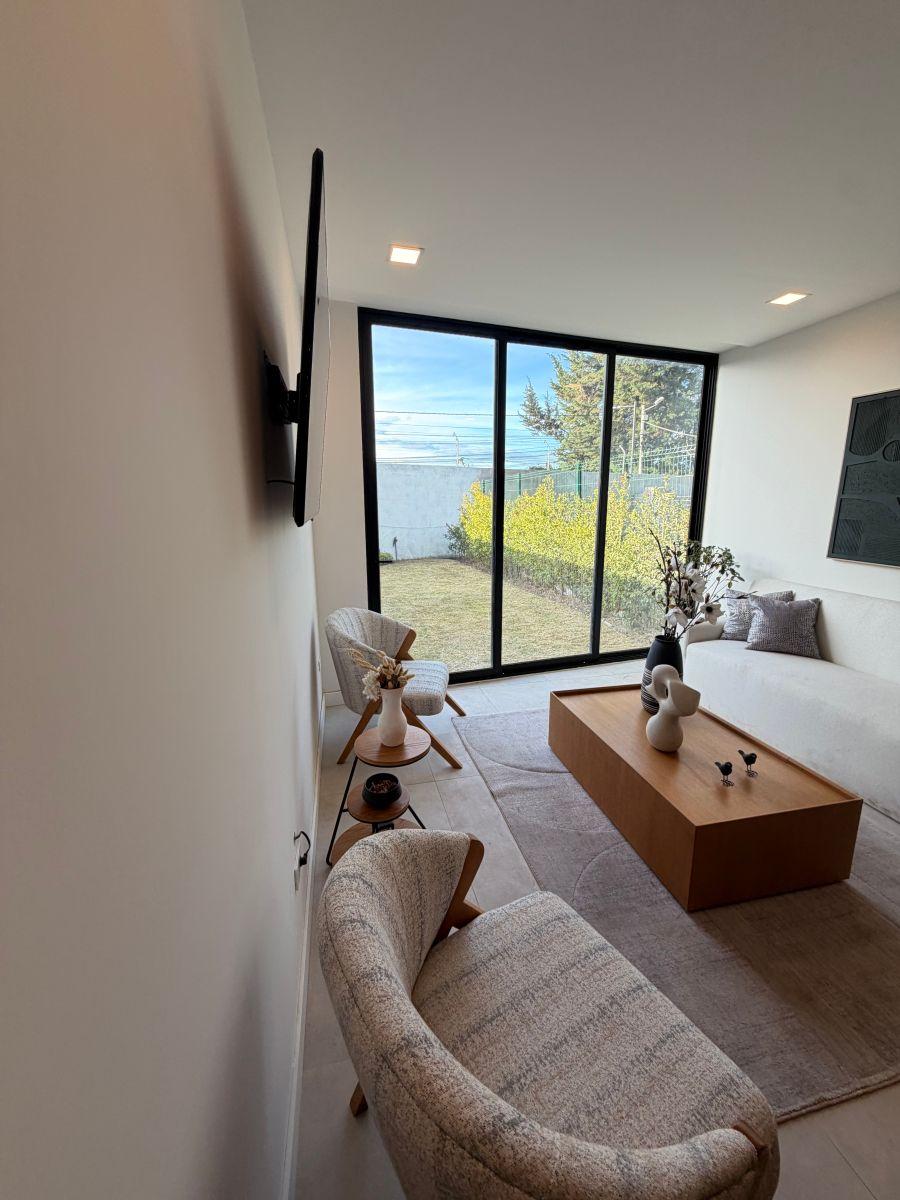 Venta Moderna Suite con Amplio Jardín por Estrenar en Tumbaco — imagen 4