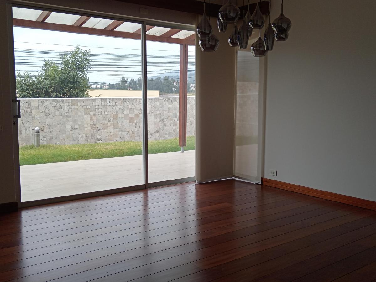 Cumbaya, El Potrero, Se Vende Casa — imagen 2