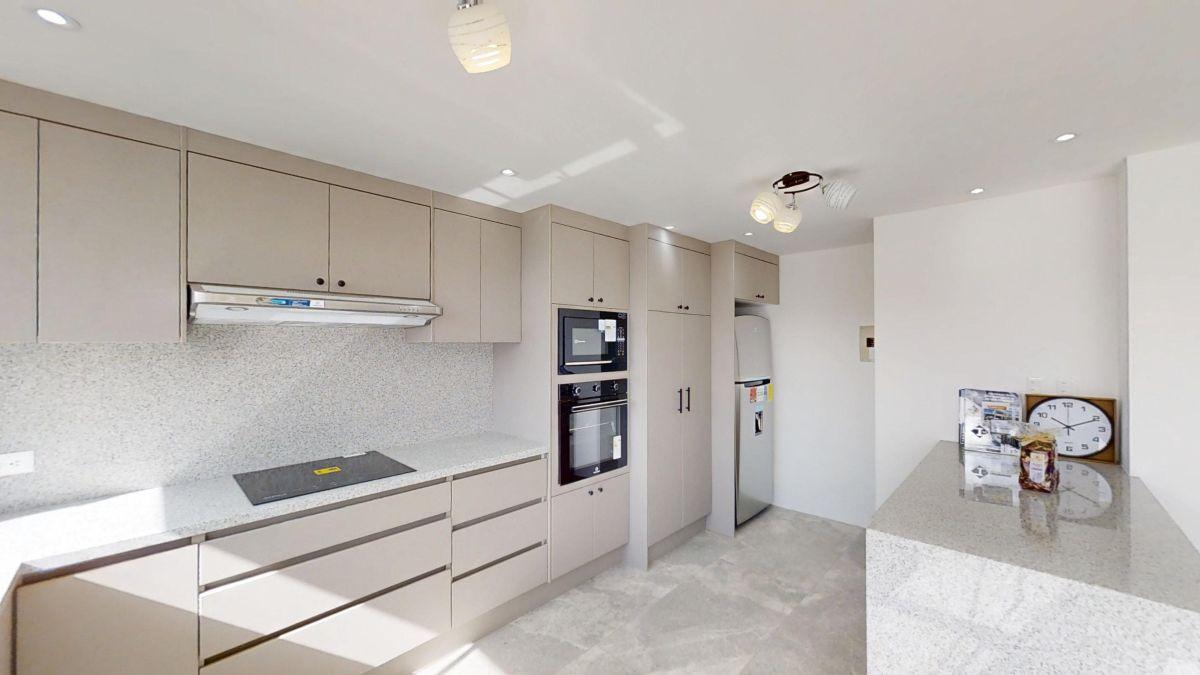 Planta Baja Abierta y Moderna: Cocina + Sala + Comedor en un Solo Ambiente — imagen 8