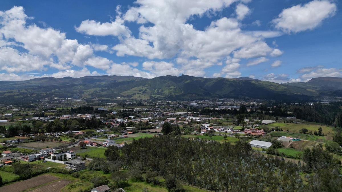 Oportunidad: Terreno de 20.000 Cerca del Parque de Tababela – Ideal Para Desarrollo o Vivienda — imagen 2