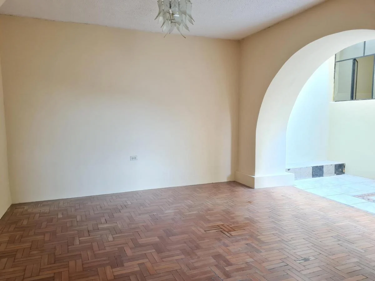 Venta Casa Rentera en Chimbacalle, 431 m² — imagen 2