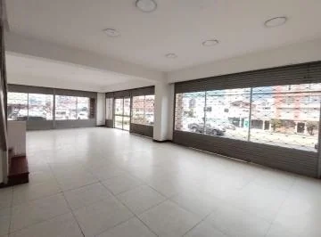 Local Comercial Planta Baja Esquinero Ave 6 de Diciembre — imagen 2