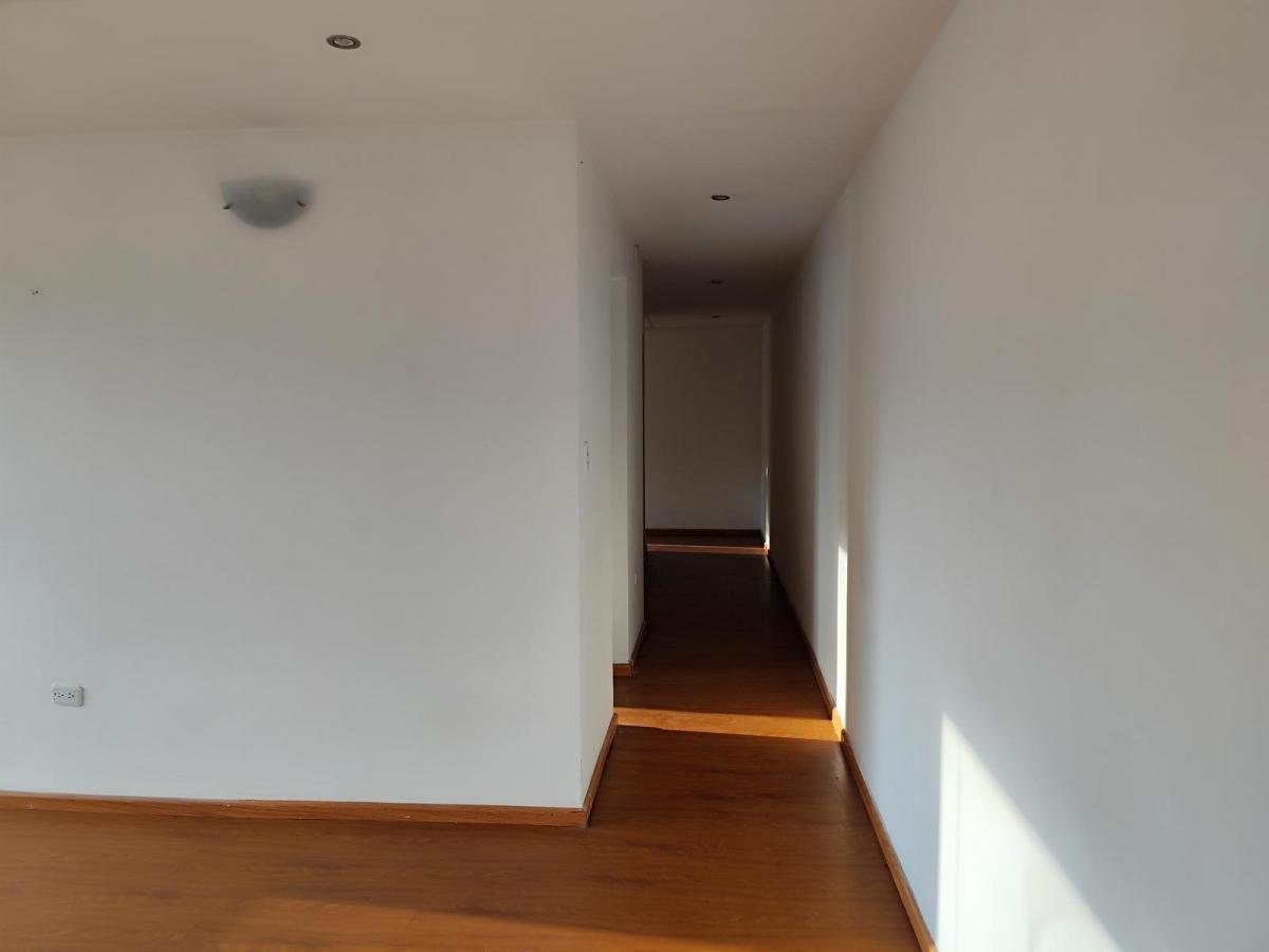 Departamento en Venta 3 Dorm.. Edificio con Ascensor — imagen 3