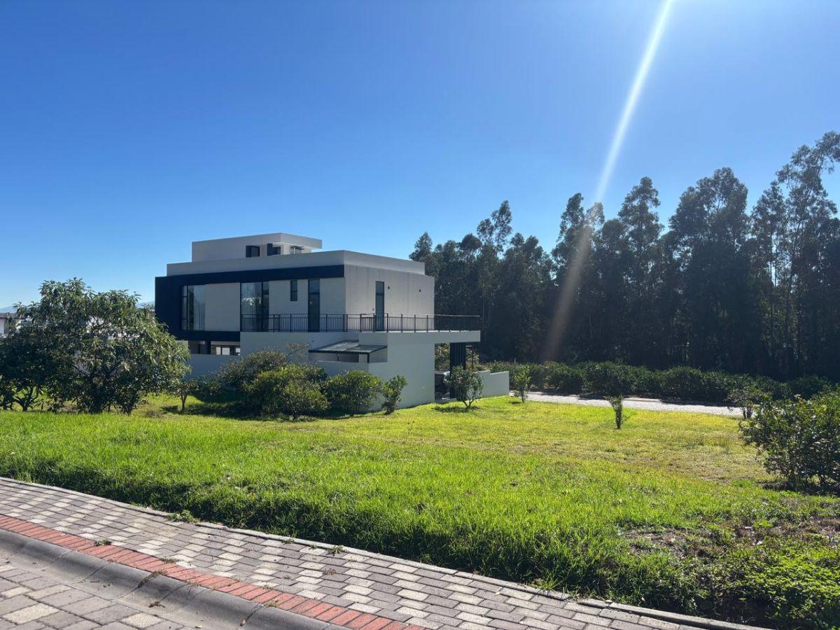 Vendo Terreno Bifamiliar $230.000 en Puembo Dentro de Lotización Privada de 1.128 m² — imagen 4