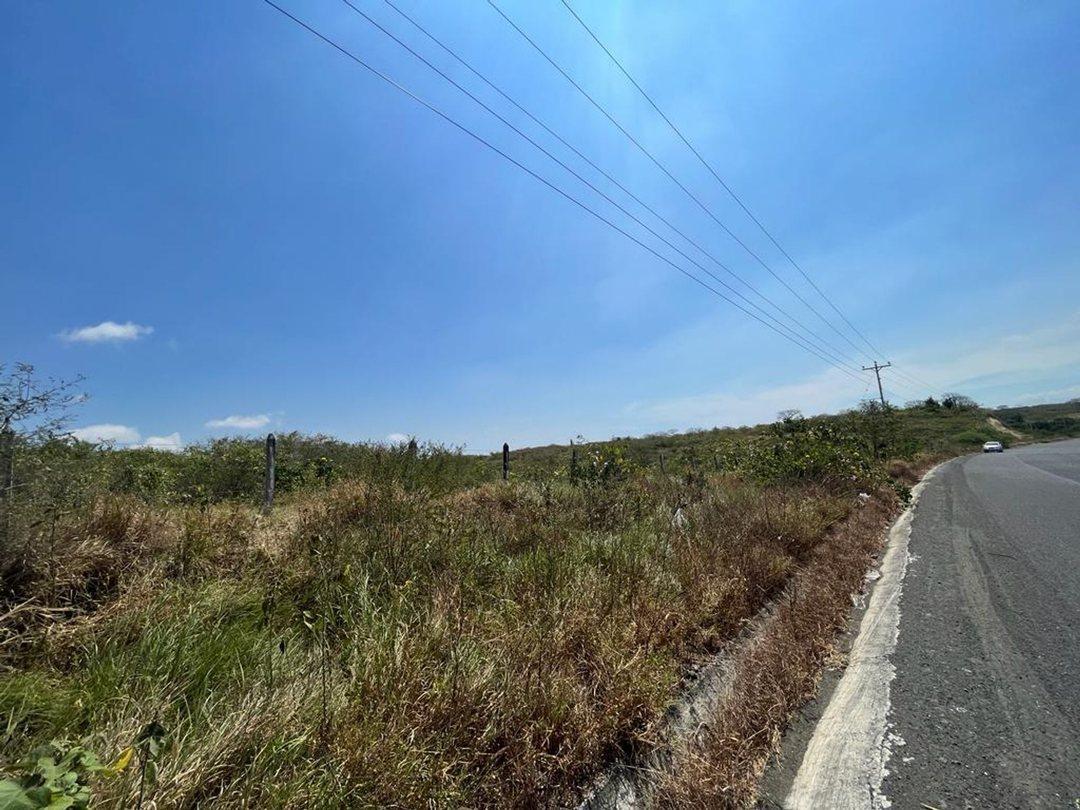 Terreno Frente a La Via de Venta en Montecristi, Manabí — imagen 10