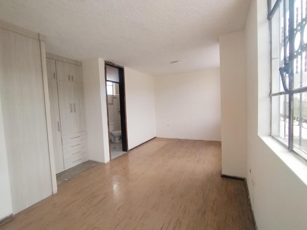 Casa en Venta con Habitación en Planta Baja, Suite y Jardin en La Mitad del Mundo — imagen 8