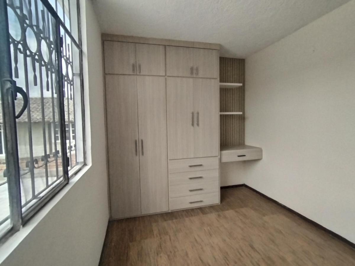 Casa en Venta con Habitación en Planta Baja, Suite y Jardin en La Mitad del Mundo — imagen 4