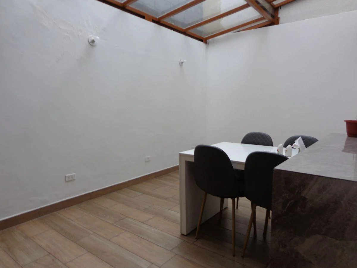 Amplitud Total! Casa de 260 m² con Estudio y 4 Hab - La Kennedy — imagen 3