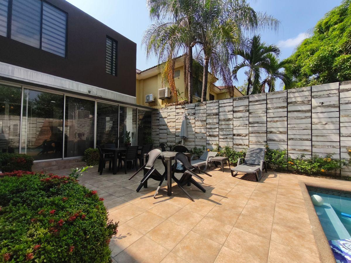 Casa en Venta en Samborondon Km 3 Urbanización Torres del Sol, con Estilo Único, Muy Amplia, Guayas — imagen 8
