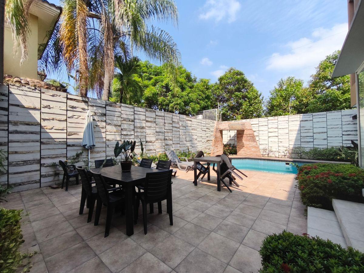 Casa en Venta en Samborondon Km 3 Urbanización Torres del Sol, con Estilo Único, Muy Amplia, Guayas — imagen 6