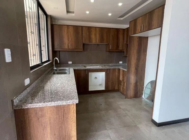 Venta Casa Amplia Dos Pisos Tres Dorm. Valle de Los Chillos Cashapamba — imagen 1