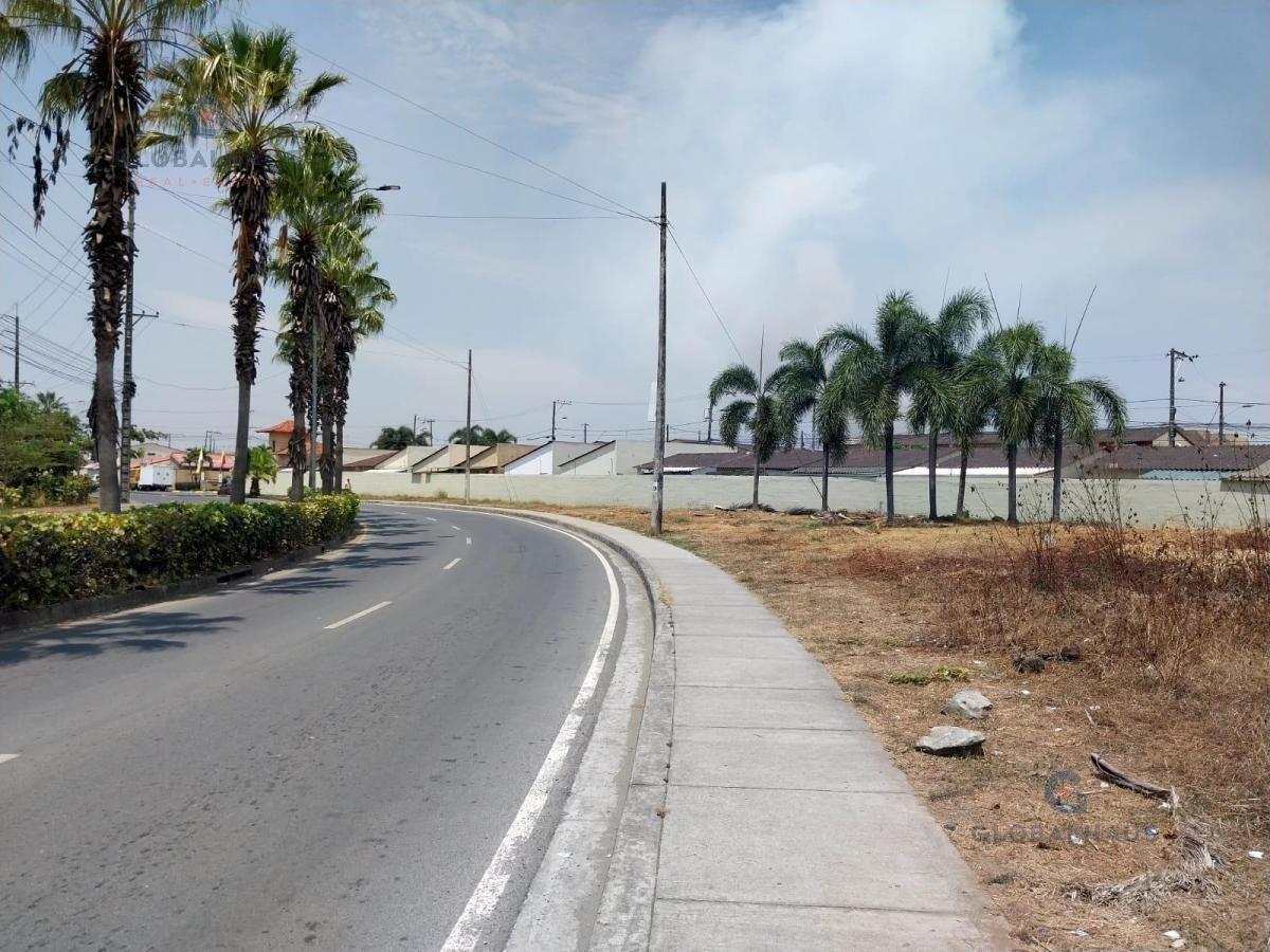 Venta de Terreno Comercial Triangular en Casa Laguna. m. N, Guayas — imagen 9
