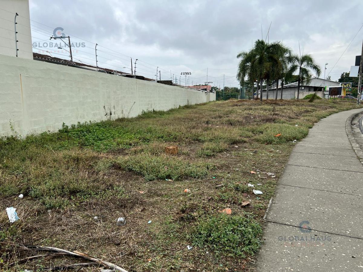Venta de Terreno Comercial Triangular en Casa Laguna. m. N, Guayas — imagen 8