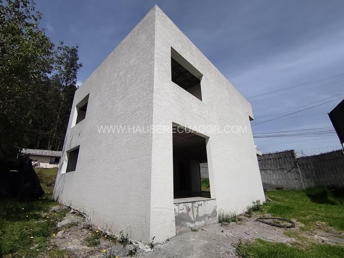 Casa por Estrenar en Conocoto con 4 Parqueaderos, Terreno de 570 m², Dentro de Urbanización — imagen 9