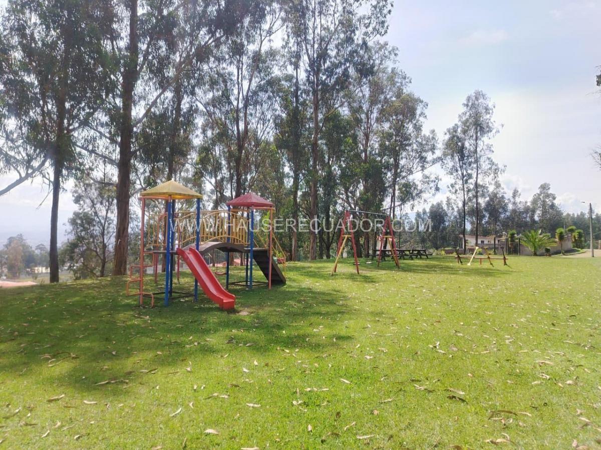 Casa por Estrenar en Conocoto con 4 Parqueaderos, Terreno de 570 m², Dentro de Urbanización — imagen 8