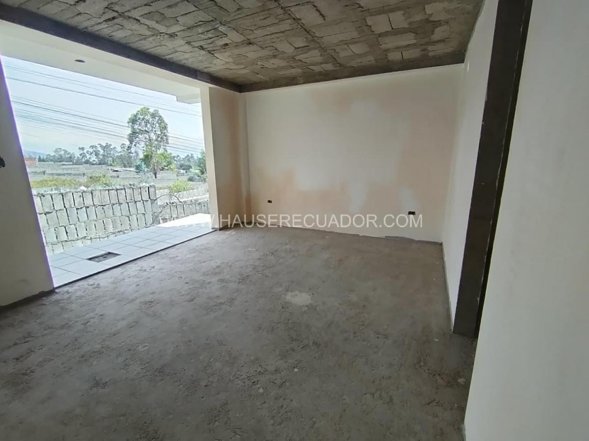 Casa por Estrenar en Conocoto con 4 Parqueaderos, Terreno de 570 m², Dentro de Urbanización — imagen 5