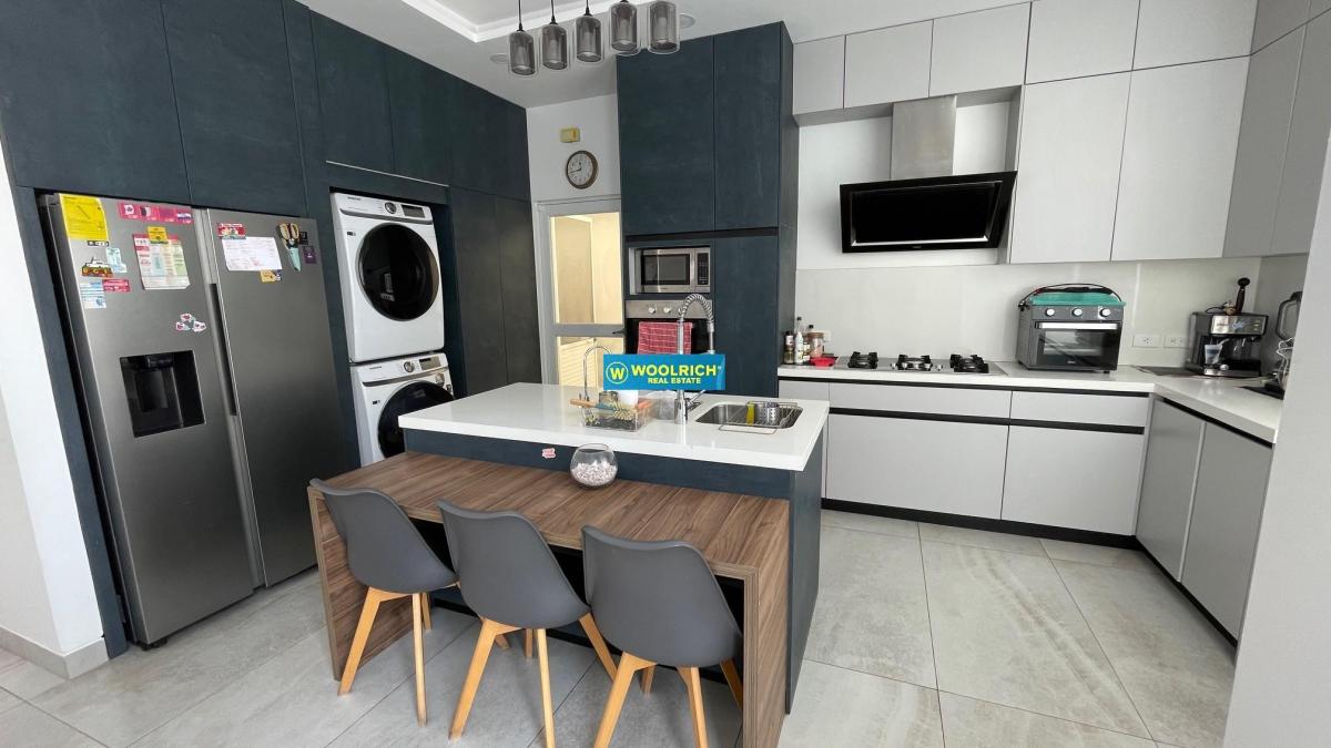 Vendo Casa en Isla Celeste, 4 Dorm, Piscina, Paneles Solares, 245 m², Guayas — imagen 2