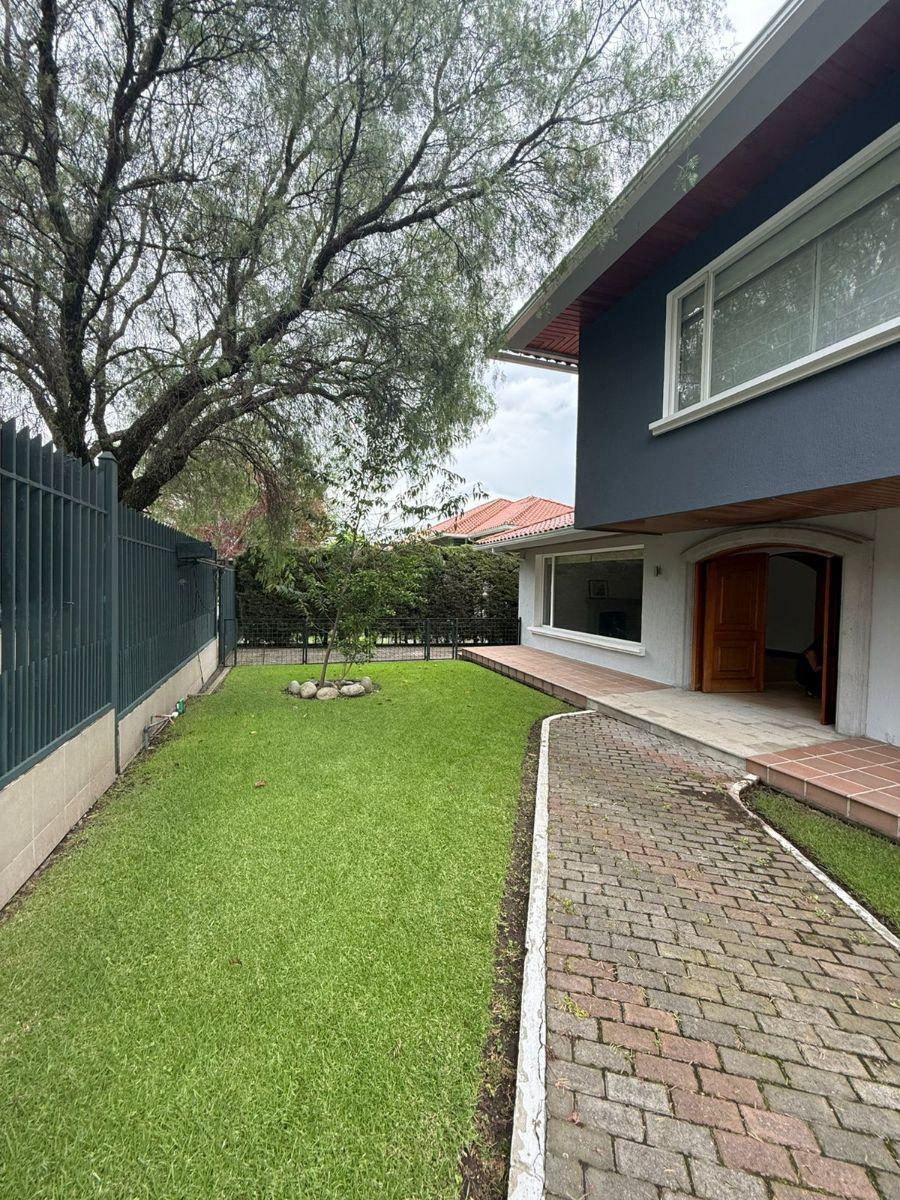 Casa con 3 Habitaciones en Venta en Cumbayá, 800 m² de Terreno — imagen 8